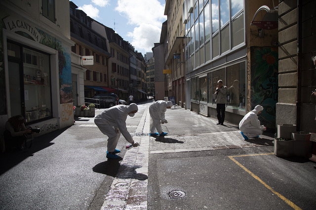 Rue de la Tour, Lausanne. Performance Lucia Masu (Maps 1) et Benjamin Ducry, Florence Glinz, Maxime Roux (Master HEIA-FR)
© Husam Danah Rue de la Tour, Lausanne. Performance Lucia Masu (Maps 1) et Benjamin Ducry, Florence Glinz, Maxime Roux (Master HEIA-FR)
© Husam Danah