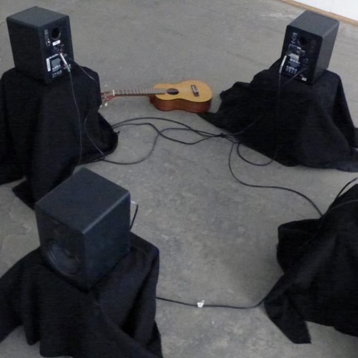 Eugénie Graves (Bachelor)
Composition, 2020, performance avec guitare et installation avec haut-parleurs, 10’
Eugénie Graves est née en 1998 en France. Elle est basée à Marseille. Eugénie Graves (Bachelor)
Composition, 2020, performance avec guitare et installation avec haut-parleurs, 10’
Eugénie Graves est née en 1998 en France. Elle est basée à Marseille.